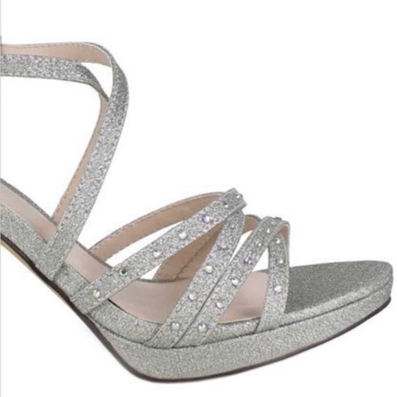 SILVER GLITTERY HEELS size 6 - Picture 3 of 3
